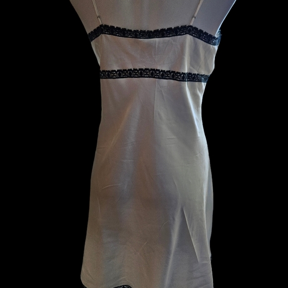 Elegant White Slip Dress with Black Lace Trim - Picture 2 of 4